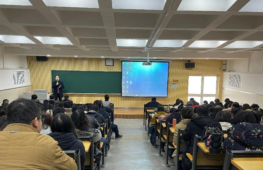 beat365在线官网入口组织全体教职工集中学习《事业单位工作人员处分规定》